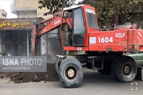 اشتباه راننده بیل مکانیکی یک شهر را بهم ریخت