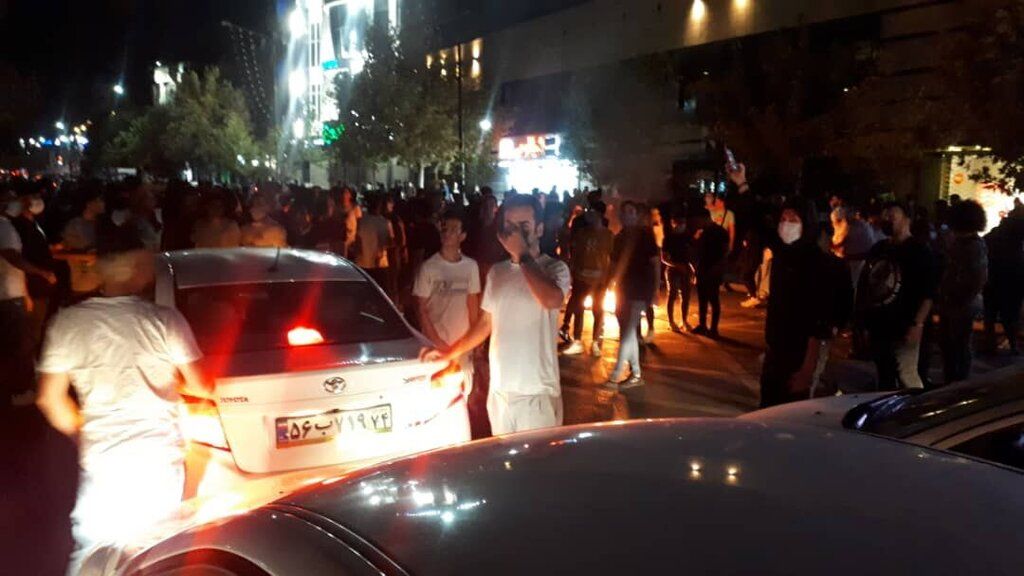 جزئیات تجمعات در خیابان ولی عصر تهران