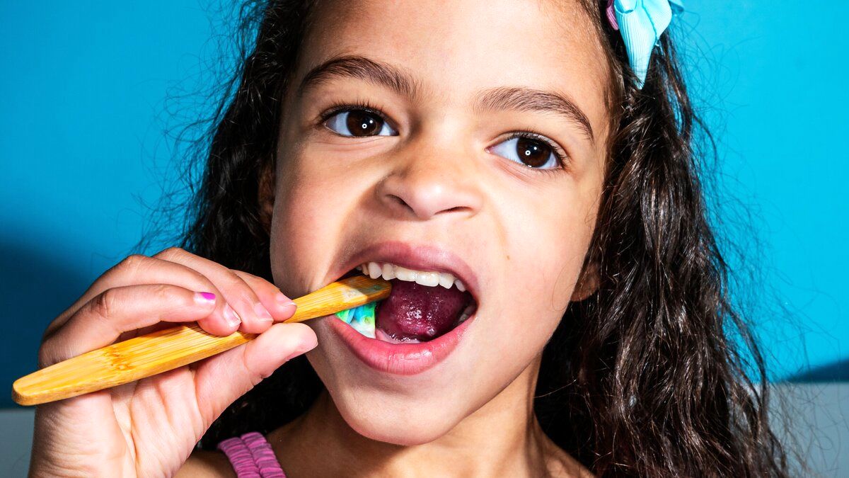 چگونه از دندان‌های کودک خود مراقبت کنیم؟