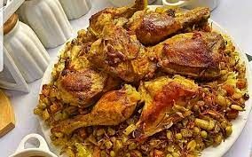 بریانی مرغ زیر سطل های فلزی غذای روستاییان آذریایجان