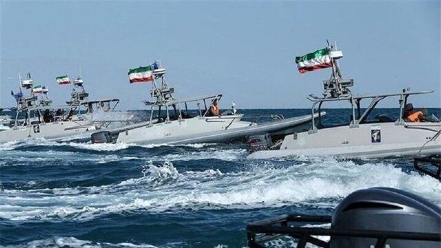 نمایش آمادگی ایران برای دفاع از جزایر سه گانه