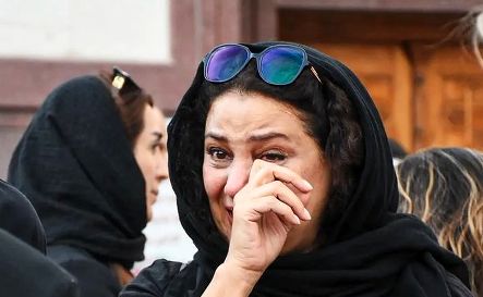 گریه‌های تمام نشدنی شبنم مقدمی در مراسم ختم