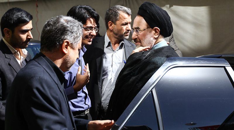 محمد خاتمی بر پیکر روحانی مشهور نماز اقامه کرد 