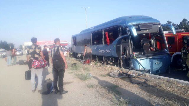 برخورد مرگبار اتوبوس یزد-تهران؛  پرتاب شدن مردم به بیرون