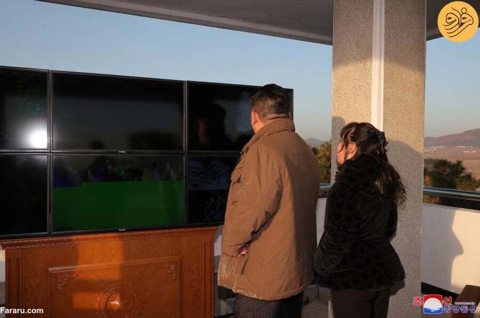 رهبر کره شمالی و دخترش درحال تماشای آزمایش موشکی