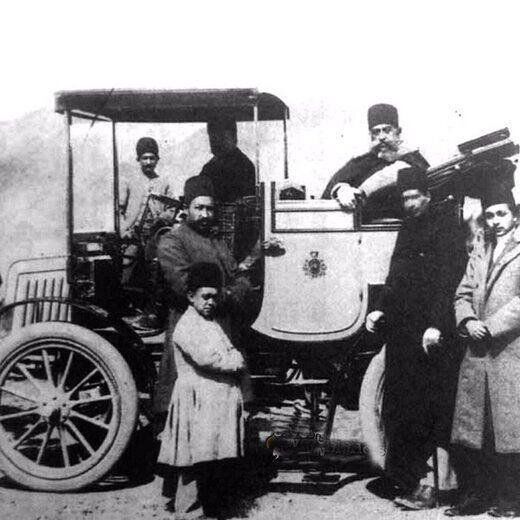 تصویری قدیمی از ماشین نفت‌سوز مظفرالدین شاه
