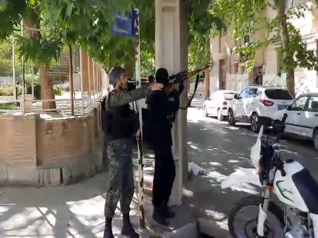 لحظه خنثی کردن نارنجک گروگان‌گیر در ایلام