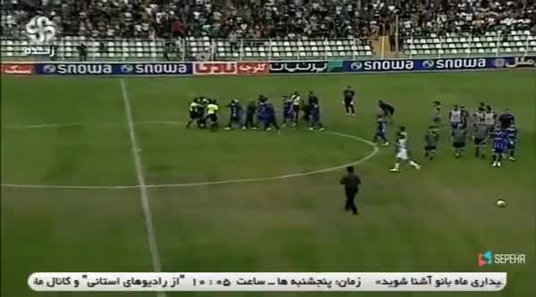 یک بازی در لیگ ایران به دلیل حمله به داور ناتمام ماند