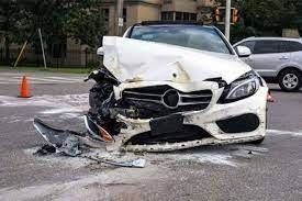  لحظه تصادف دو خودروی میلیاردی در خیابان فرشته 