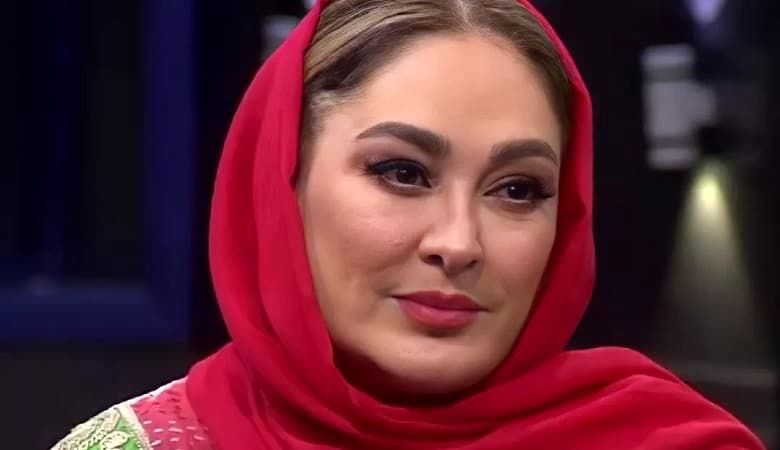 عکس جدید الهام حمیدی با تیپ رنگارنگ و عجیب
