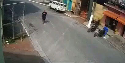 لحظه تصادف مرگبار دوچرخه سوار در با یک ماشین!