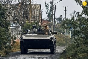 سربازان روس با تانک تسلیم شدند