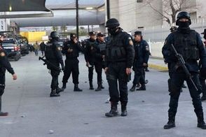 درگیری مسلحانه دو گروه خلافکار مکزیکی وسط شهر 