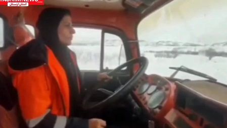تلاش تنها بانوی راهدار کشور در کولاک و برف