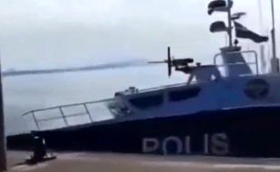 پارک میلیمتری قایق پلیس در سرعت بالا 