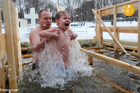 مراسم غسل کردن در حوض یخی!