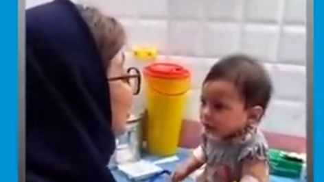 ویدئویی از آواز خواندن پرستارِ زن برای کودکِ گریان پربازدید شد