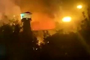 لحظه انفجار نارنجک صوتی در محوطه زندان اوین