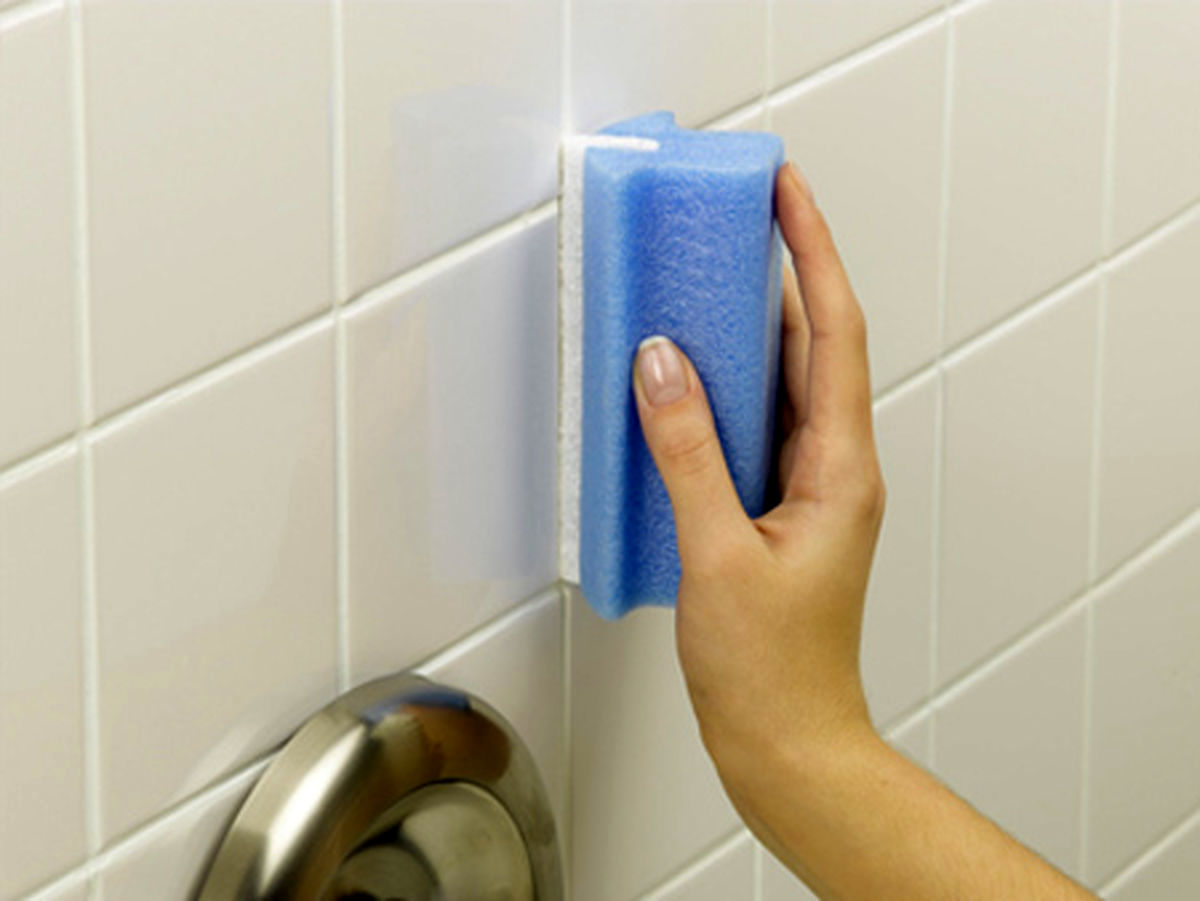 با این روش‌ها از شر لکه‌های دیوار حمام خلاص شوید