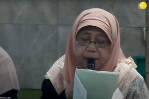 لحظه درگذشت یک زن در حال قرائت قرآن