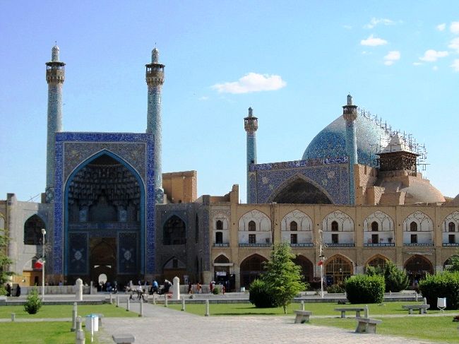 آواز شنیدنی یک خواننده در مسجد شاه اصفهان