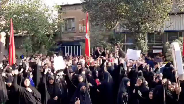 شعار جنجالی در خیابان علیه همسران بی‌حجاب‌ها!