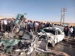 تصادف خونین تریلی با اتوبوس در جاده شیراز