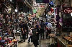 تیپ جالب و متفاوت یک زوج جوان در بازار تجریش