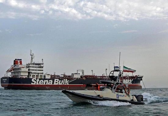 ایران، اسکورتِ نظامی کشتی‌ها را تحریک‌آمیز خواند