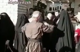 تصاویر تکان‌دهنده از فروش زنان در بازار برده‌فروش‌ها توسط داعش!