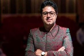 آوازخوانی جالب خواننده مشهور به مناسبت تولدش