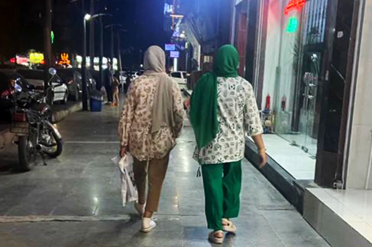 استایل دو خانم ایرانی در پیاده‌رو باعث دعوا شد | 1000tar.ir