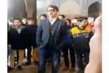فیلم پربازدید از آوازخوانی یک معلم خوش‌صدا 