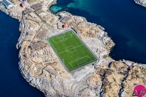 زیباترین زمین فوتبال جهان در ایران قرار دارد