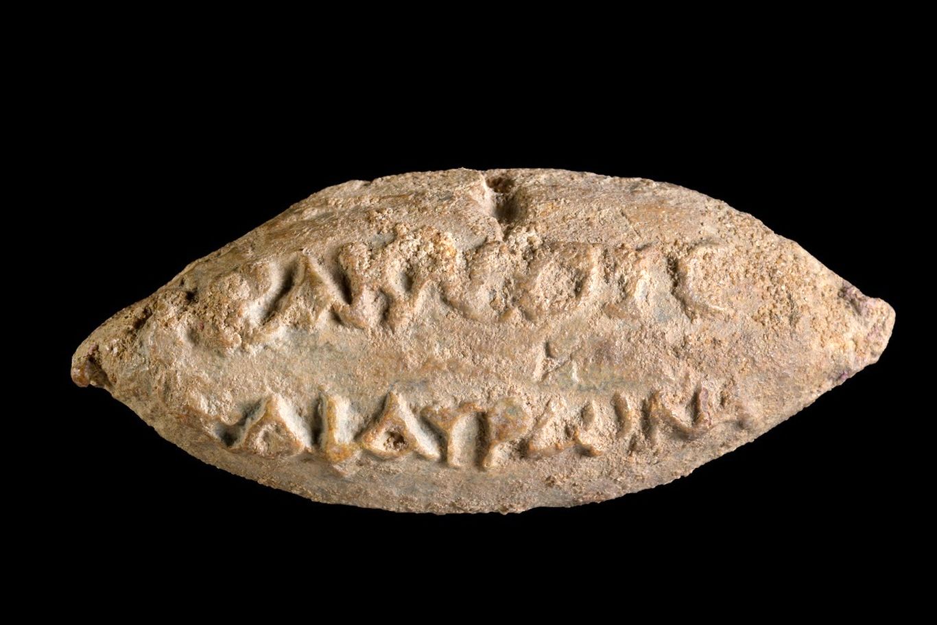 کشف یک گلولۀ ۲۲۰۰ساله‌ با نوشته‌ای رازآمیز
