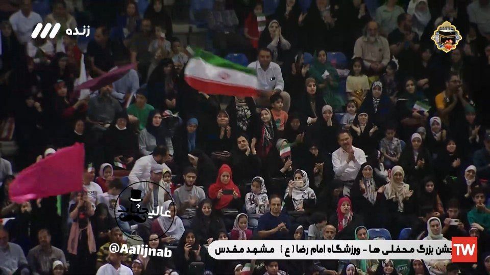 ورزشگاه مشهد، استثنائا امروز برای زنان مجاز بود! 