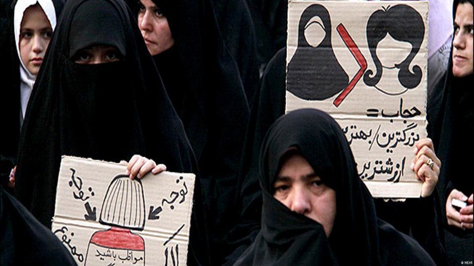 بنر جدید درباره حجاب زنان در ملاء عام پربازدید شد