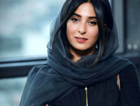 سلفی بازیگر زن ایرانی با لباس باب اسفنجی