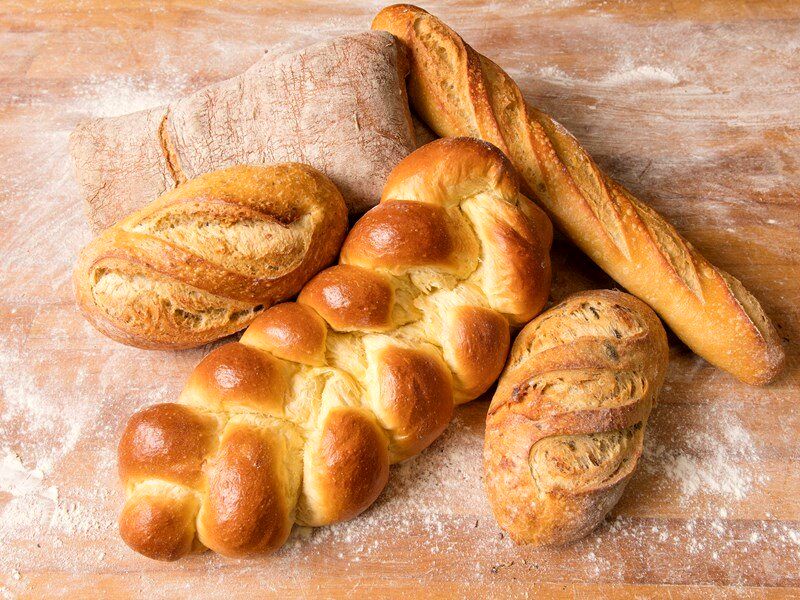 هر کف دست نان چقدر کالری دارد؟