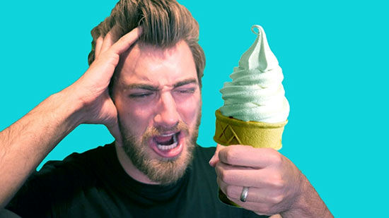 چرا بعد از خوردن آب یخ یا بستنی مغزمان یخ می‌زند؟